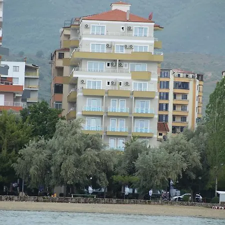 فندق Pogradeci 4*