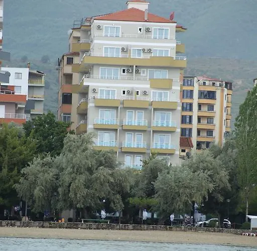 ホテル Pogradeci 4*